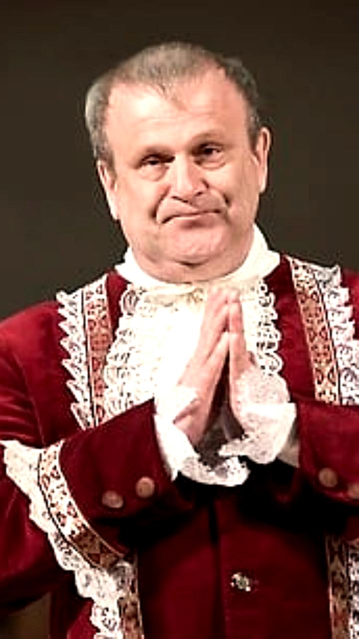 Умер актер и режиссер Александр Скавыш, известный как лучший Дед Мороз России