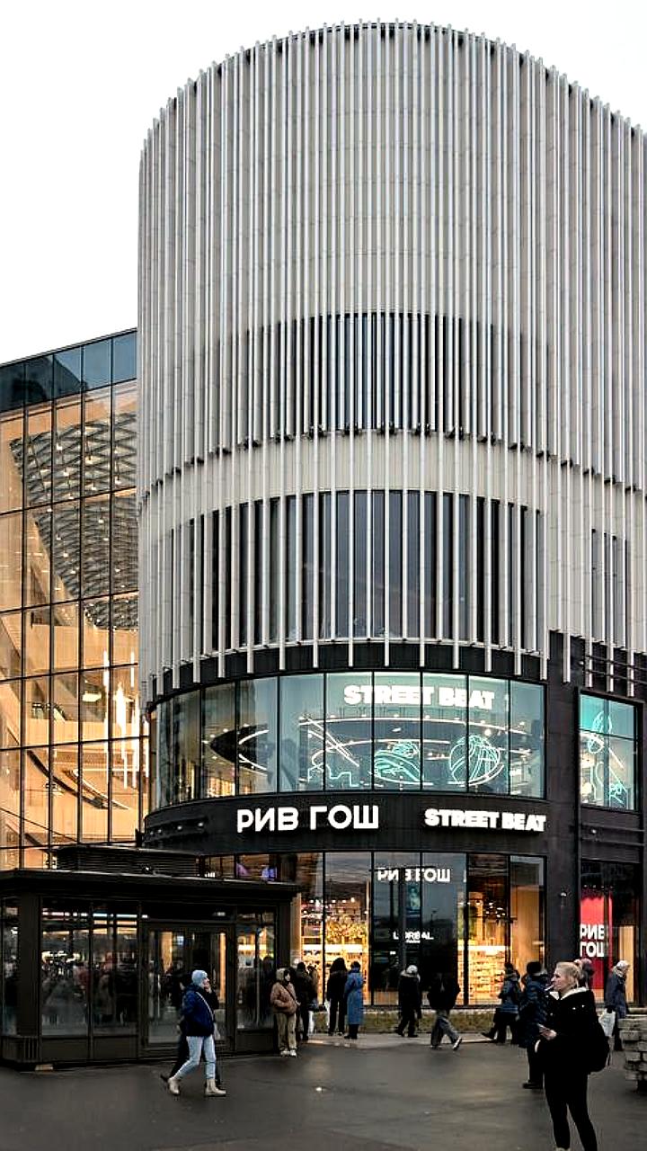 Пробки у станции Пионерская после открытия ТЦ Голливуд