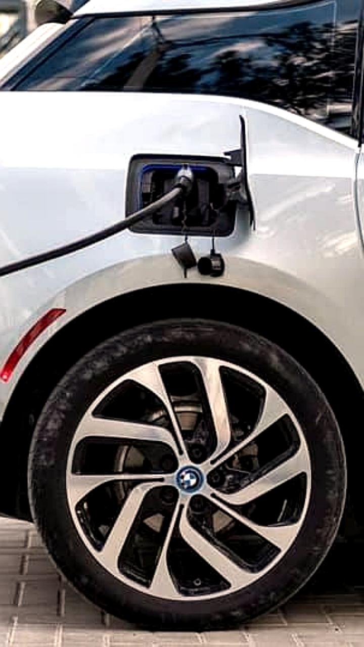 Шесть стран ЕС просят отменить запрет на ДВС к 2035 году