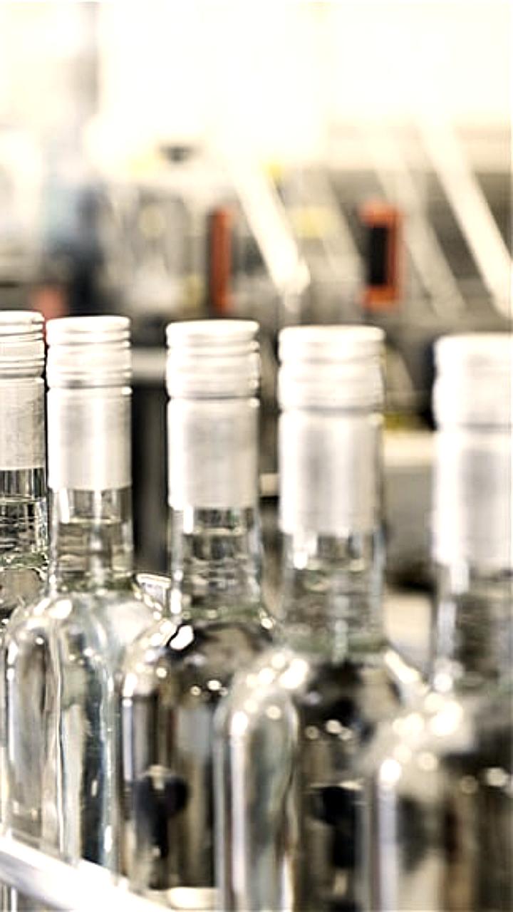 Снижение производства алкогольной продукции в России в 2025 году
