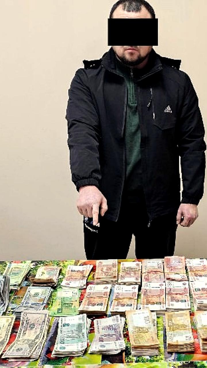 В Узбекистане задержан контрабандист с почти 1 млрд сумов при попытке вывоза в Казахстан