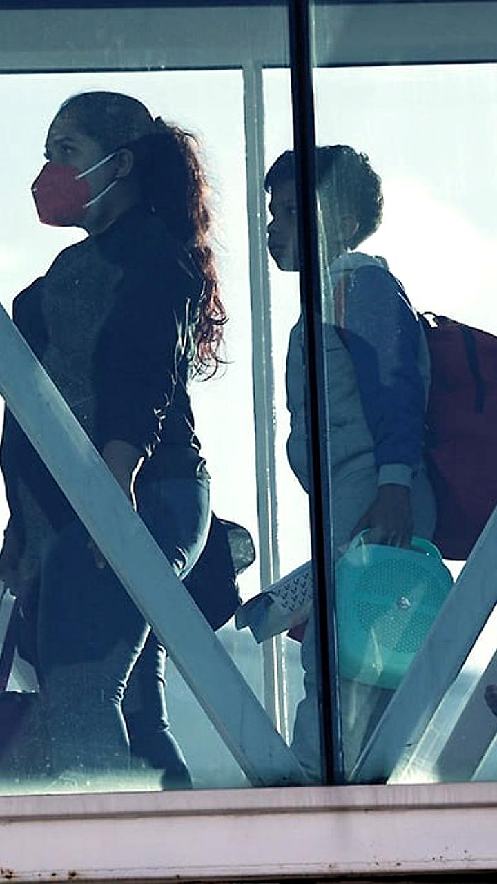 США депортировали около 50 граждан Ирана и России на чартерном рейсе в Каир