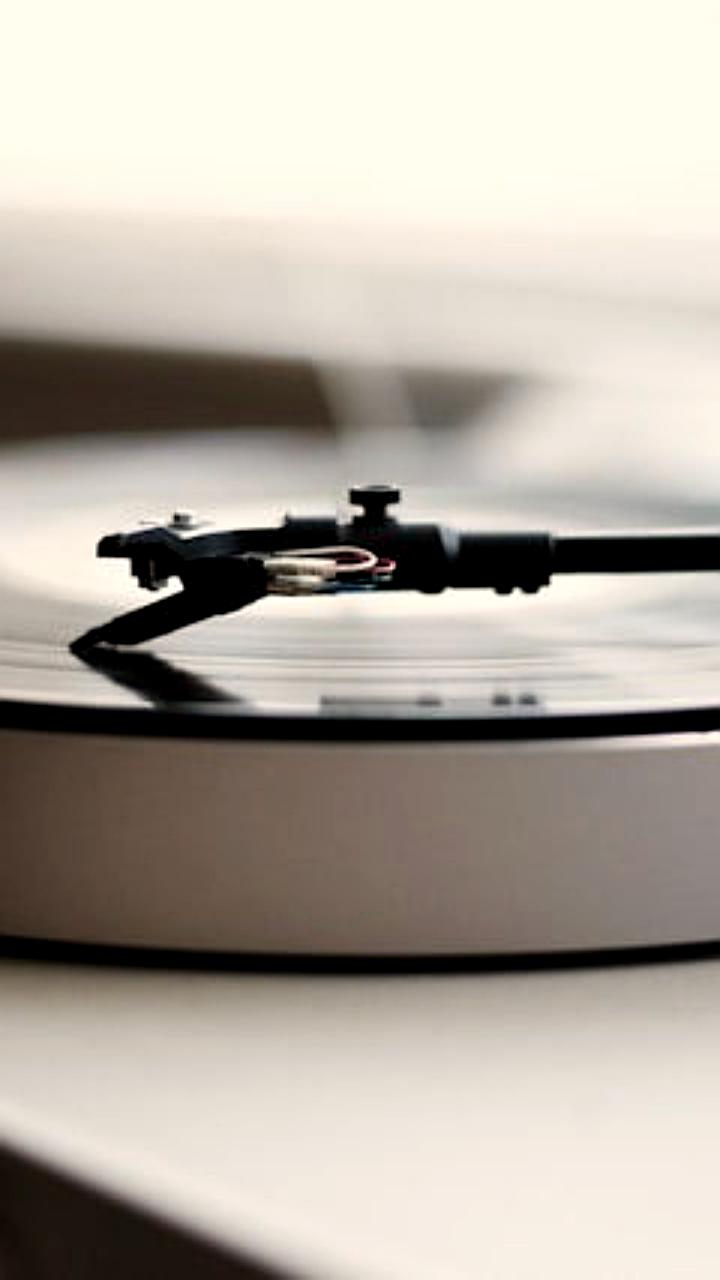 Фирма Мелодия возобновила производство виниловых пластинок в Новосибирске