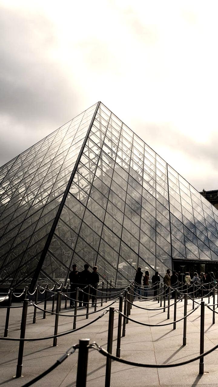 Сотрудники Лувра объявили забастовку из-за недовольства условиями труда