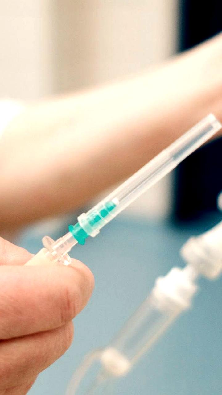 Саратовская область привлекает 89 медиков для работы в сельской местности