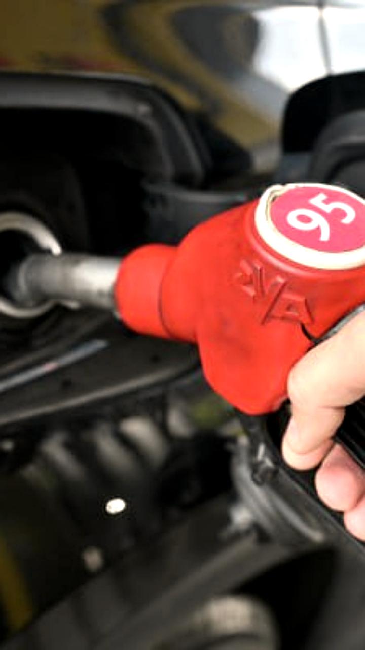 В России обсуждают введение топливных карт для многодетных семей