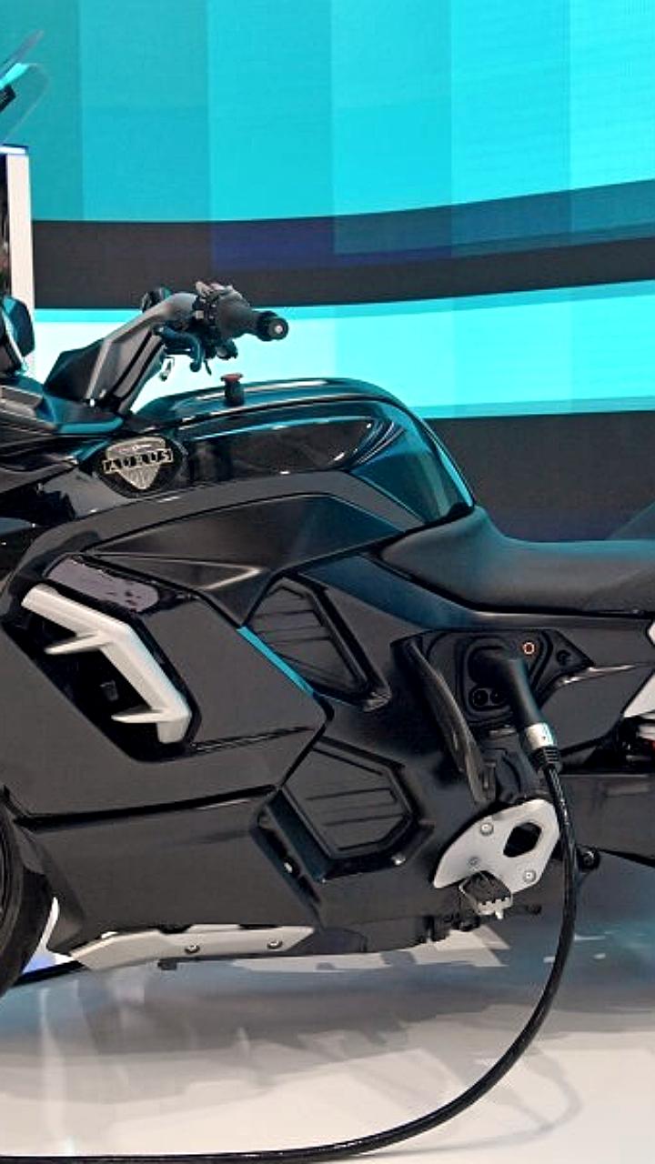 Aurus Arsenal: Начало приема заказов на люксовый минивэн для коммерческих предприятий