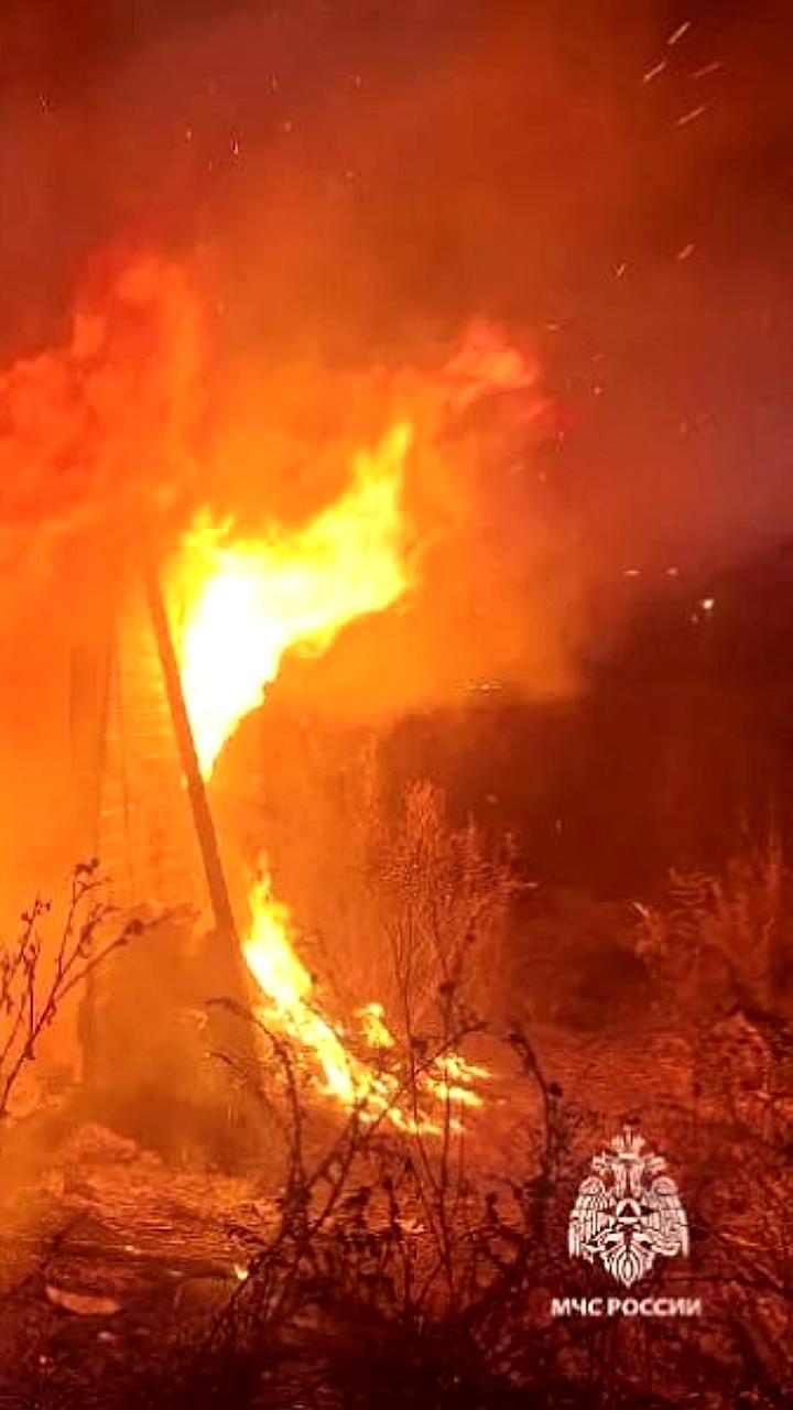 Спасение пострадавших при пожарах в Бурятии и Уфе