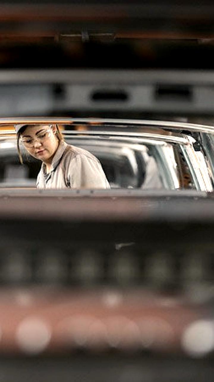 АвтоВАЗ возвращается к пятидневной рабочей неделе с 1 января 2026 года