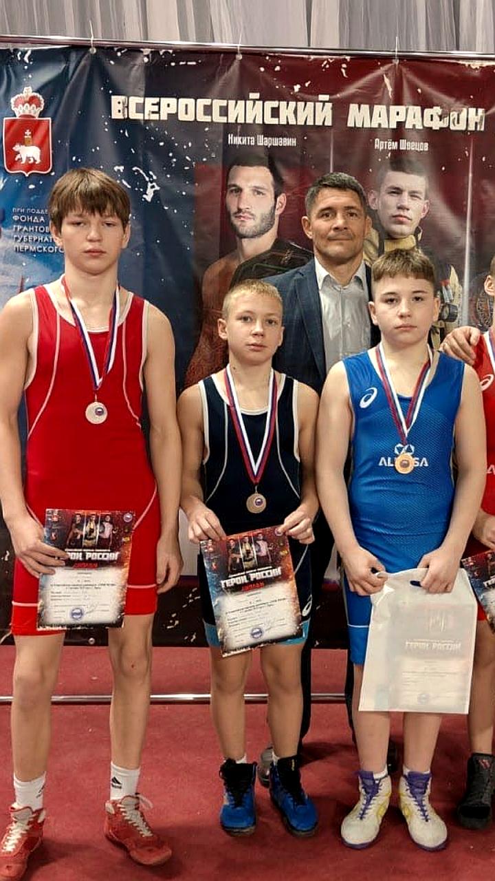 Спортсмены Генического центра успешно выступили на межрегиональных соревнованиях по киокушинкайкан карате в Симферополе