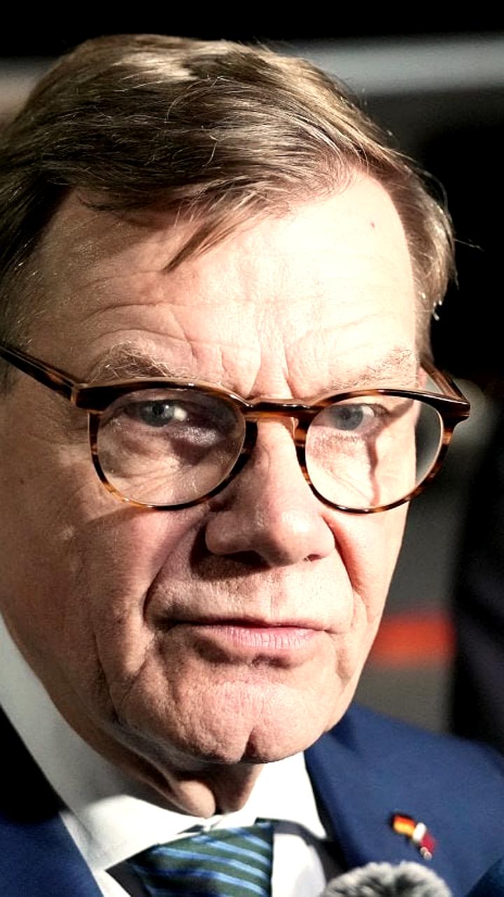 МИД Германии распорядился о размещении портрета министра Йоханна Вадефуля в посольствах