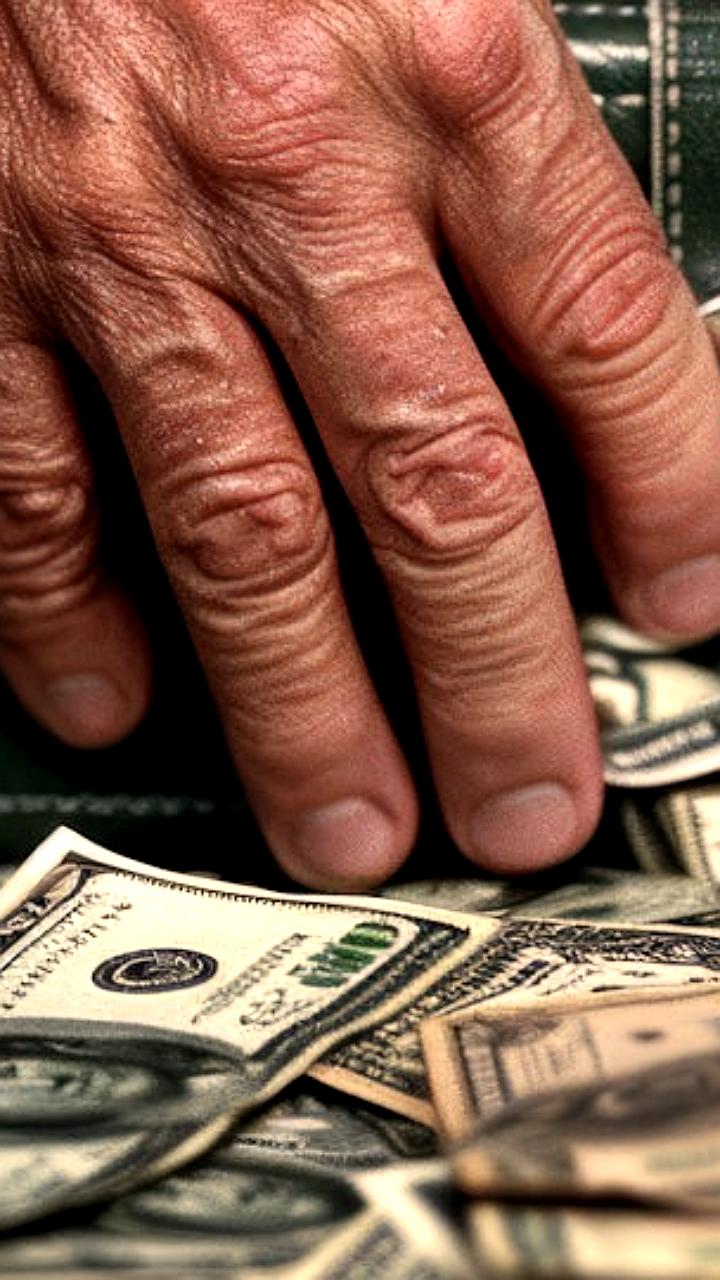 Москвич оспаривает продажу квартиры, утверждая влияние мошенников