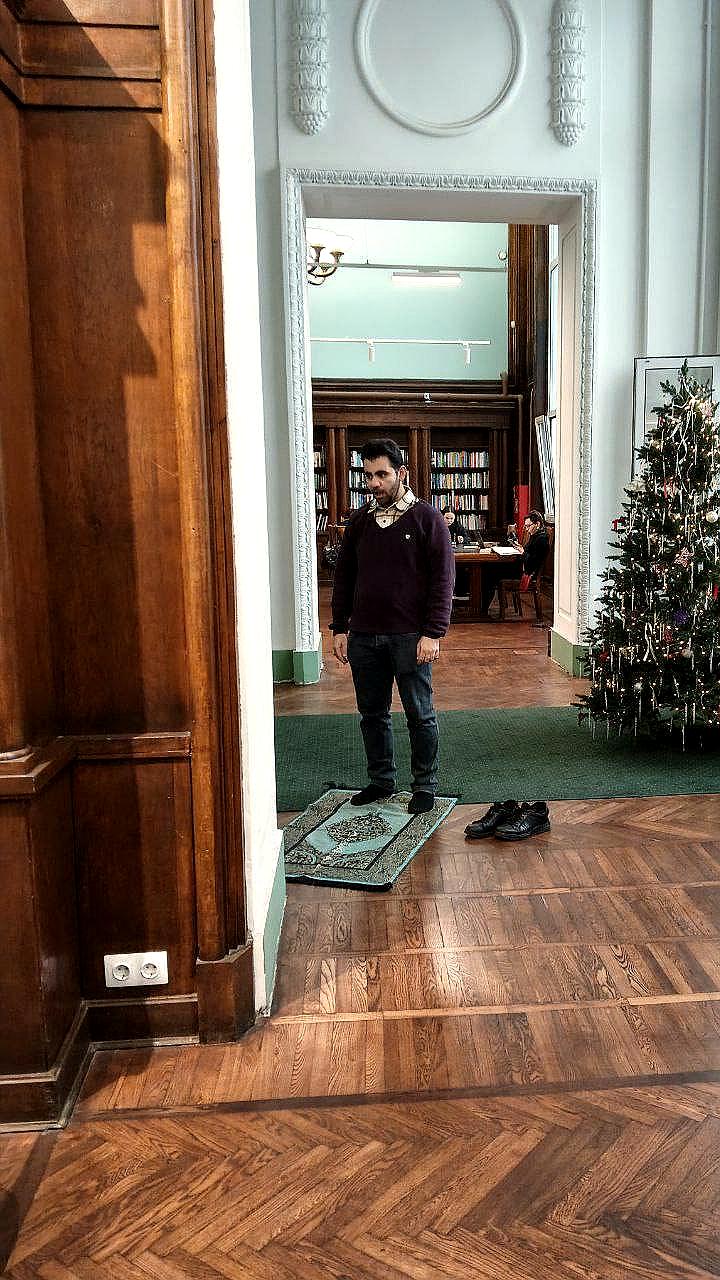 Политическая акция намаза в Российской государственной библиотеке вызвала внимание Росгвардии