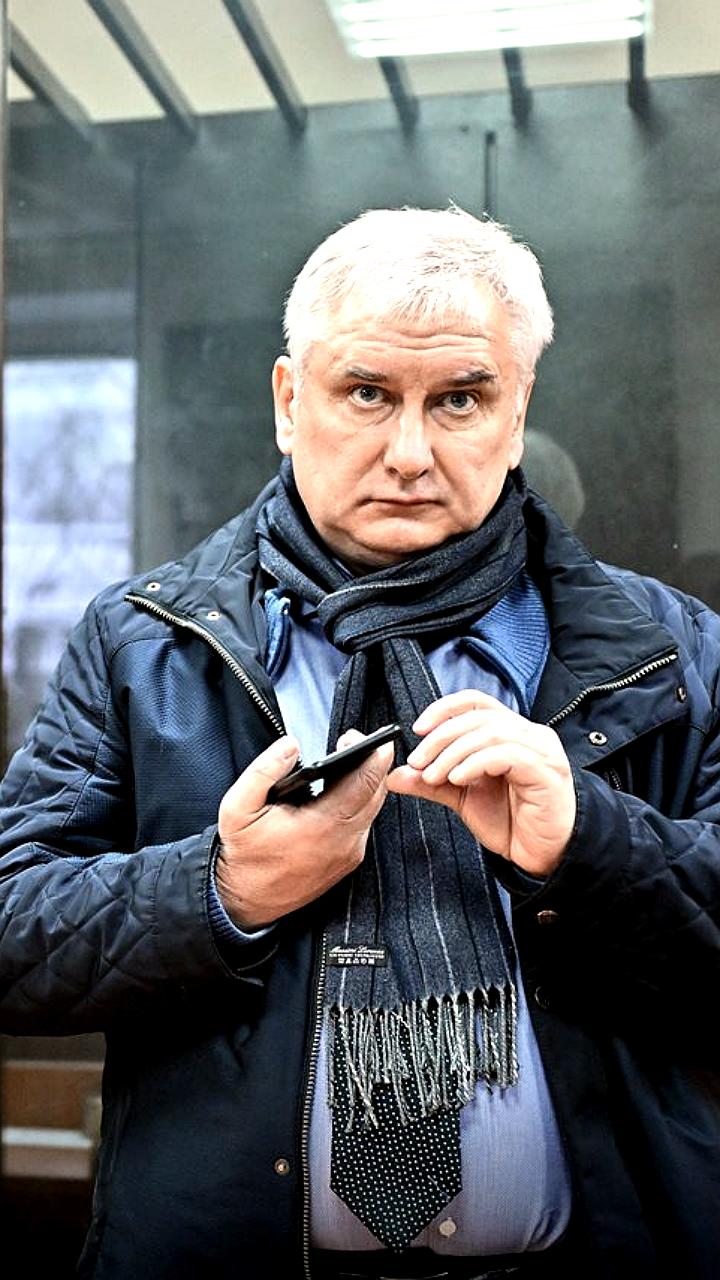 Отставной судья Тришкин обвиняется в причинении вреда таксисту после конфликта