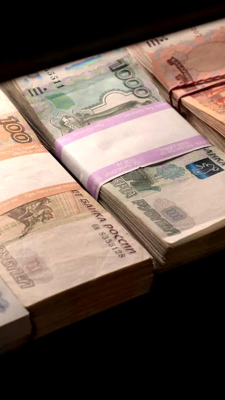 Число российских регионов с зарплатой свыше 100 тыс. рублей увеличилось до 13