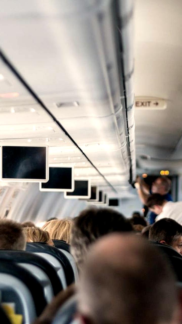 Медсестра на борту S7 оказала помощь пассажирке во время рейса Якутск - Иркутск - Санкт-Петербург