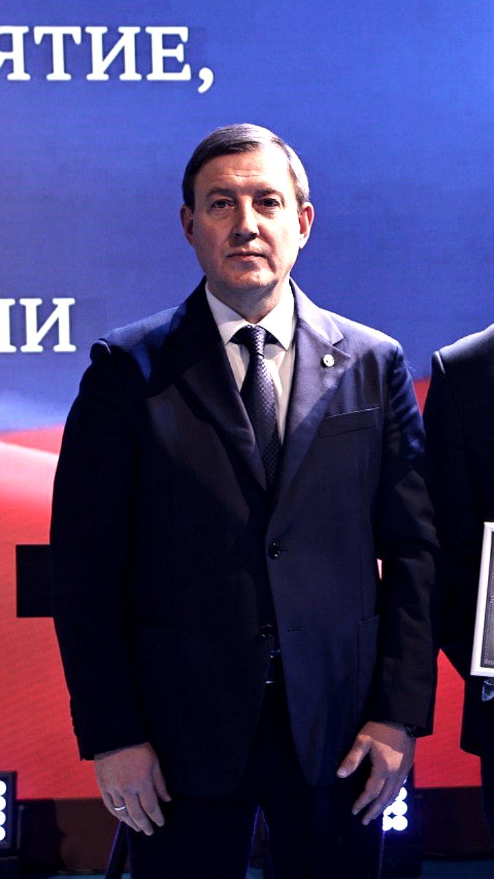 Государственные награды вручены жителям Алтайского края за трудовые достижения