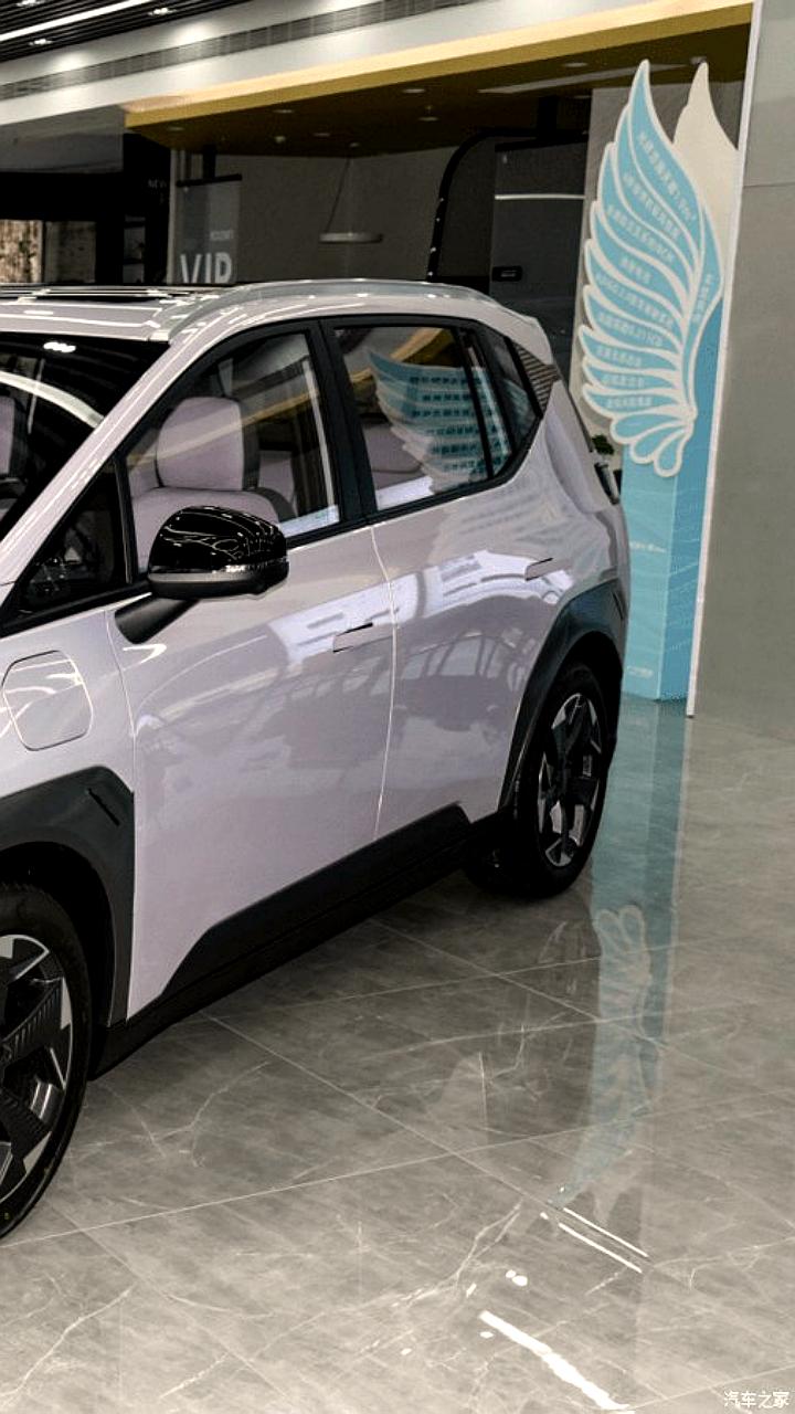 Яндекс разрабатывает электромобиль UMO 5 для такси