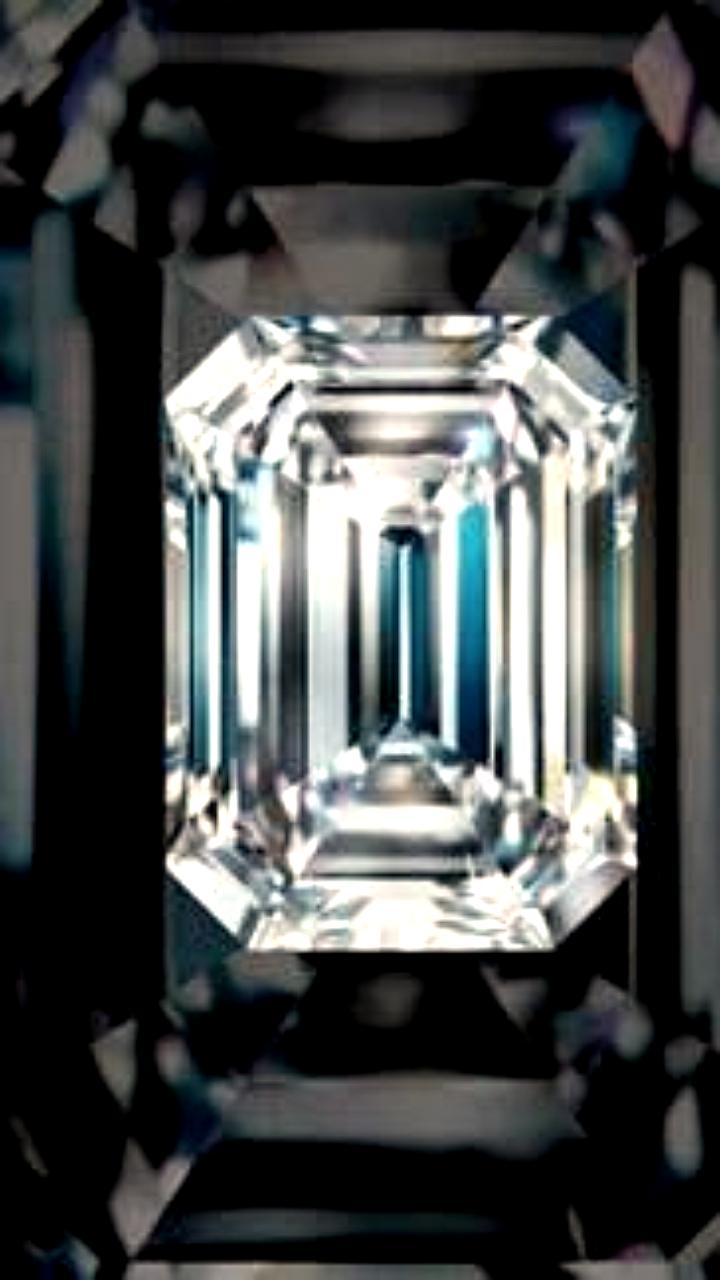 Алроса представила новую коллекцию инвестиционных бриллиантов в Москве