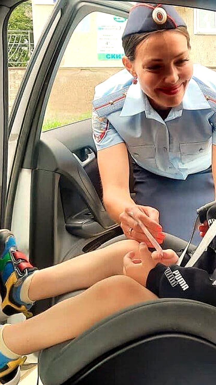 Госдума одобрила повышение штрафов для самозанятых таксистов за перевозку детей без кресел