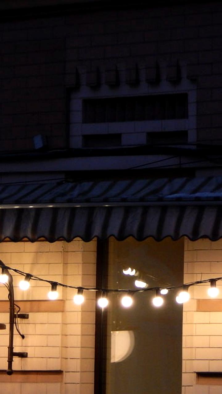 Россиянам грозит штраф за новогодние гирлянды на фасаде без согласования