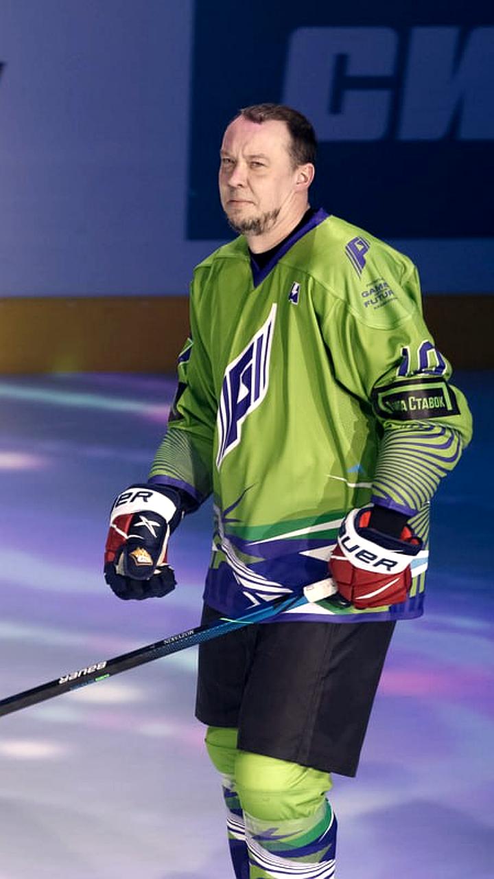 Сергей Мозякин и другие хоккеисты введены в Зал славы отечественного хоккея в Новосибирске