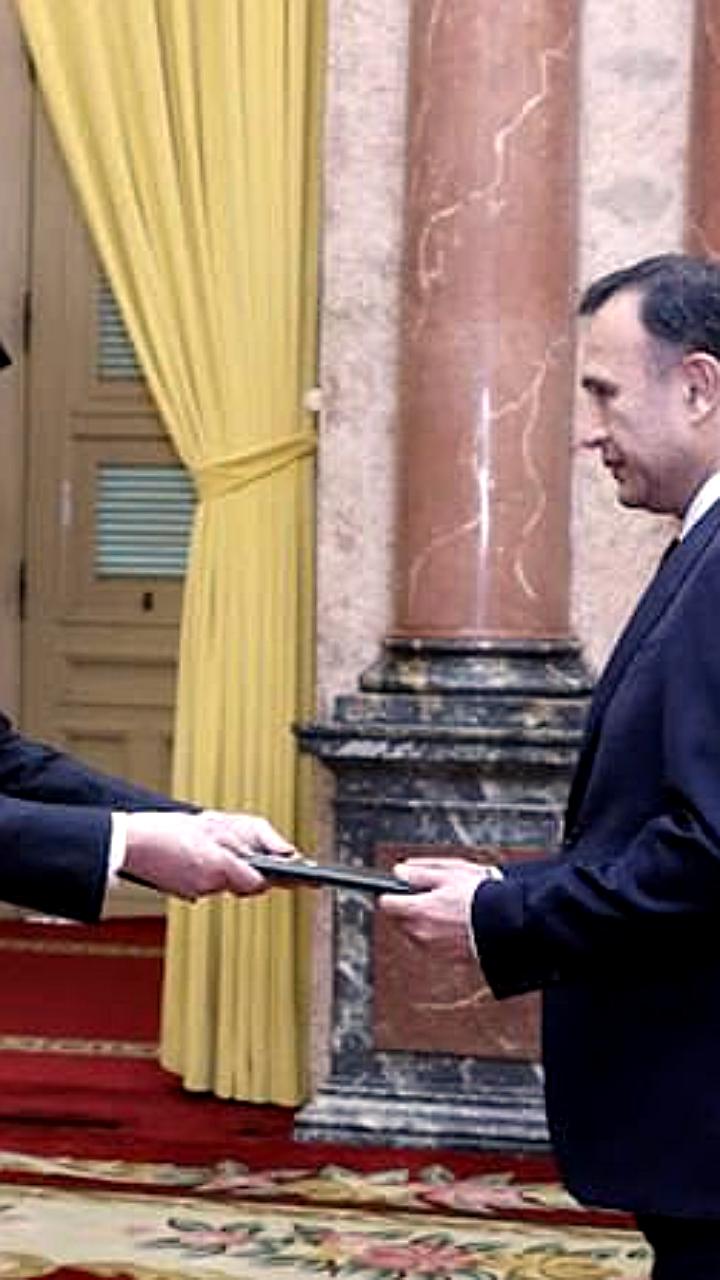 Вручение верительных грамот посла Таджикистана в США и Узбекистана во Вьетнаме