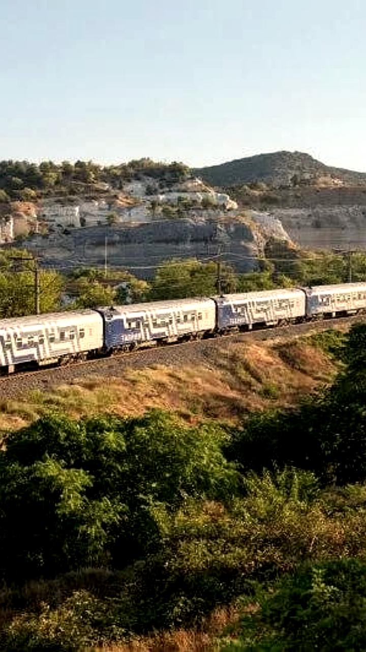 Задержка пяти поездов Таврия в пути на 13 декабря