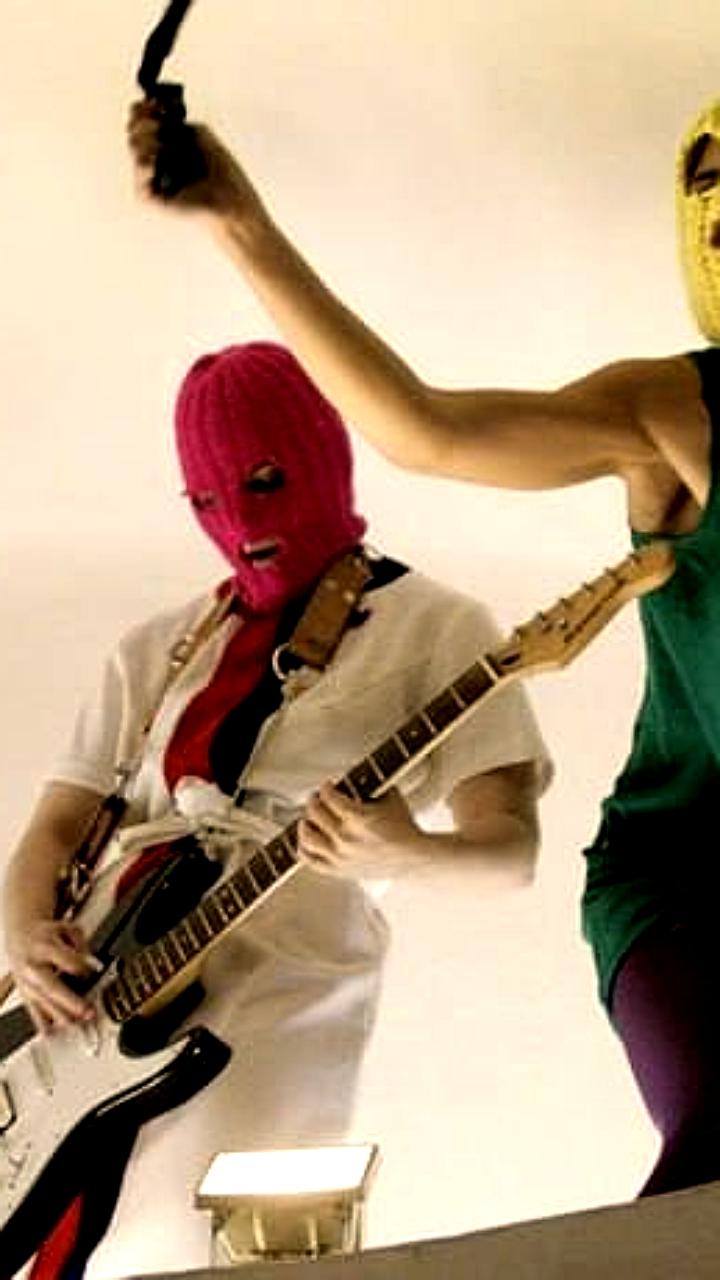 Московский суд признал группу Pussy Riot экстремистской организацией