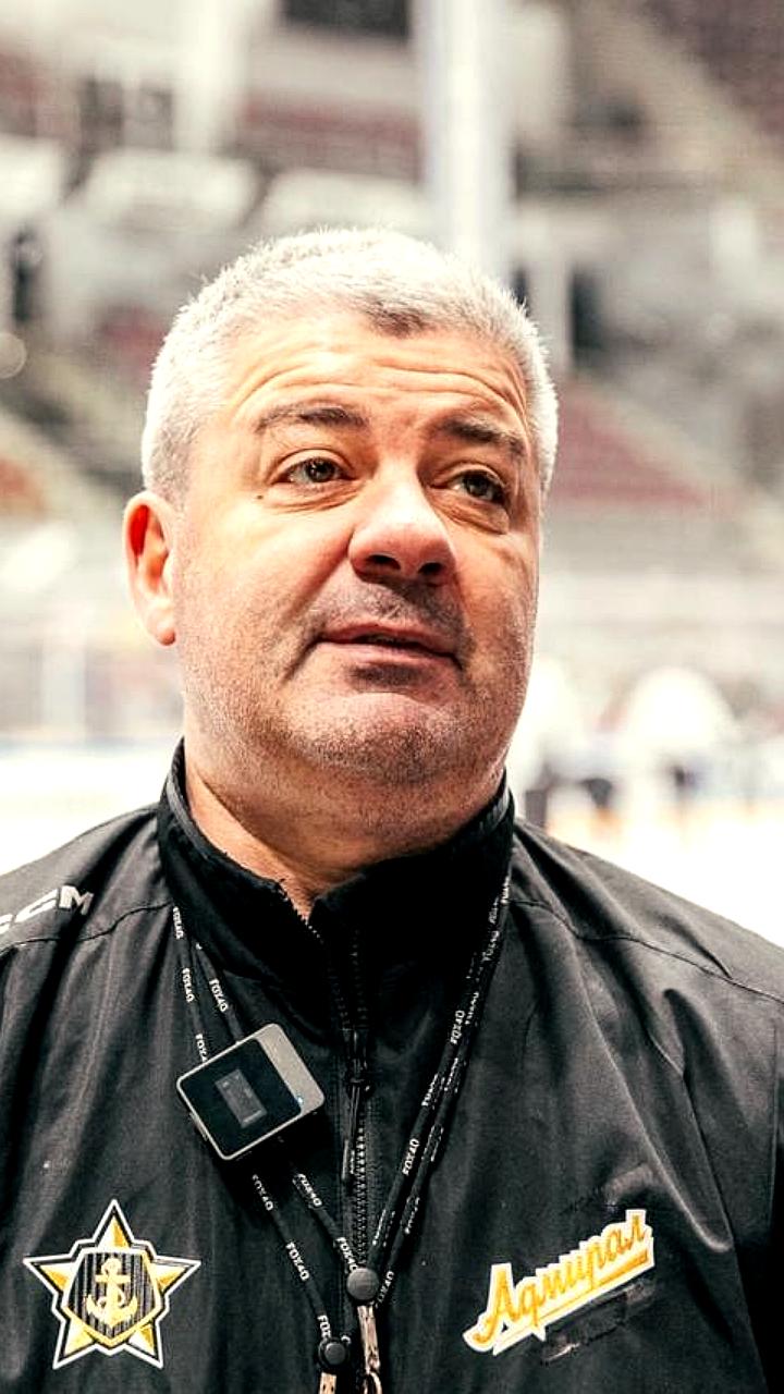 ХК Адмирал расторг контракт с тренером Леонидом Тамбиевым