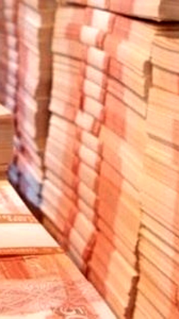 Директор и главный инженер аэропорта Ноябрьска задержаны за коммерческий подкуп