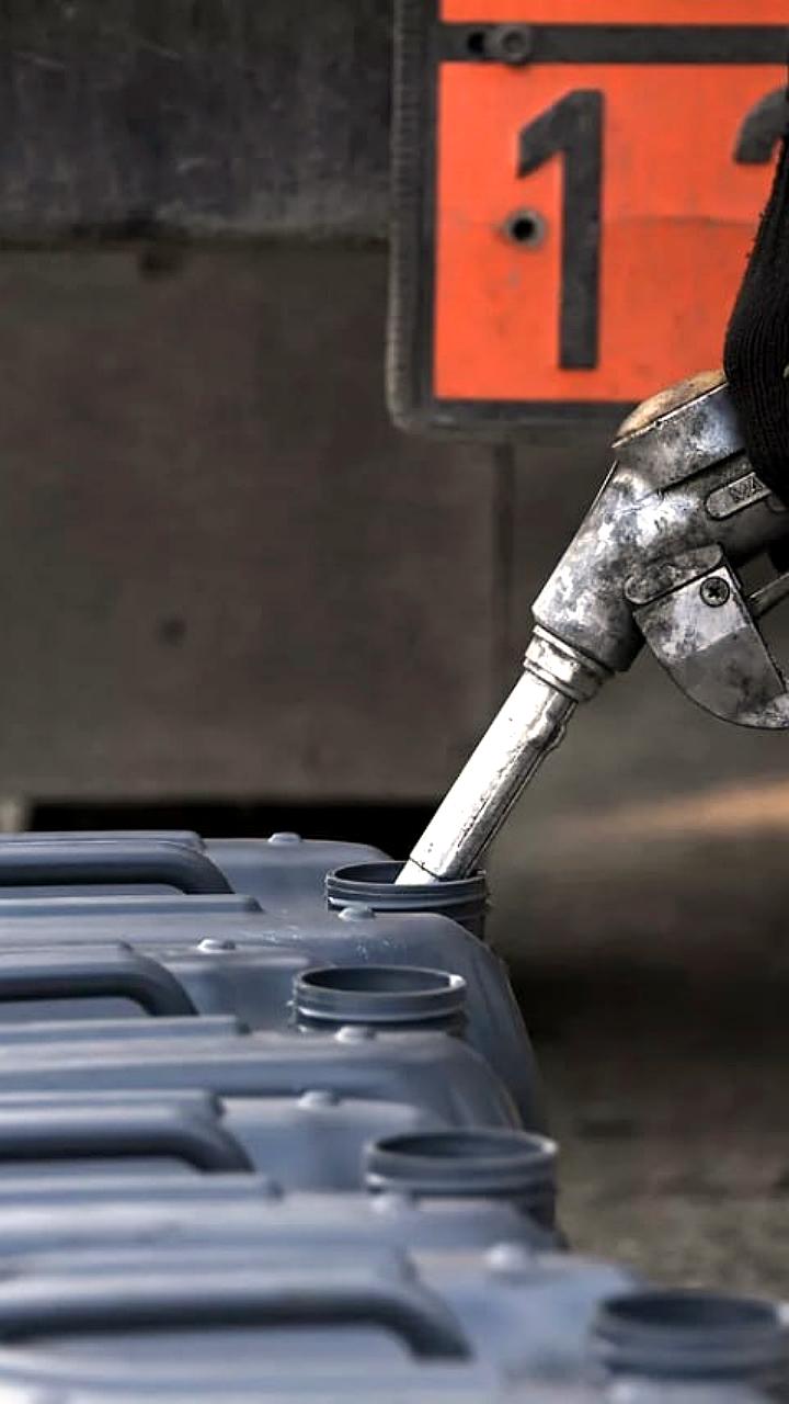 Запрет на экспорт бензина из России продлится до февраля 2026 года