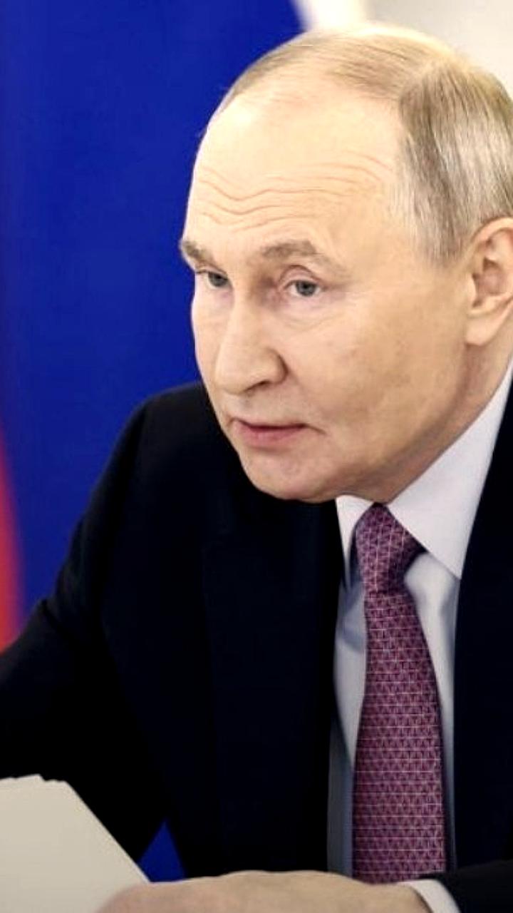 Путин подписал закон о доступе Росфинмониторинга к данным платежных операций