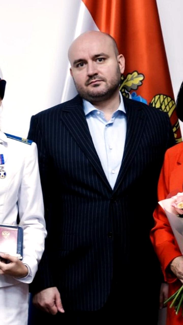 Губернатор и сенатор вручили медаль за мужество 14-летней Руслане Салахутдиновой