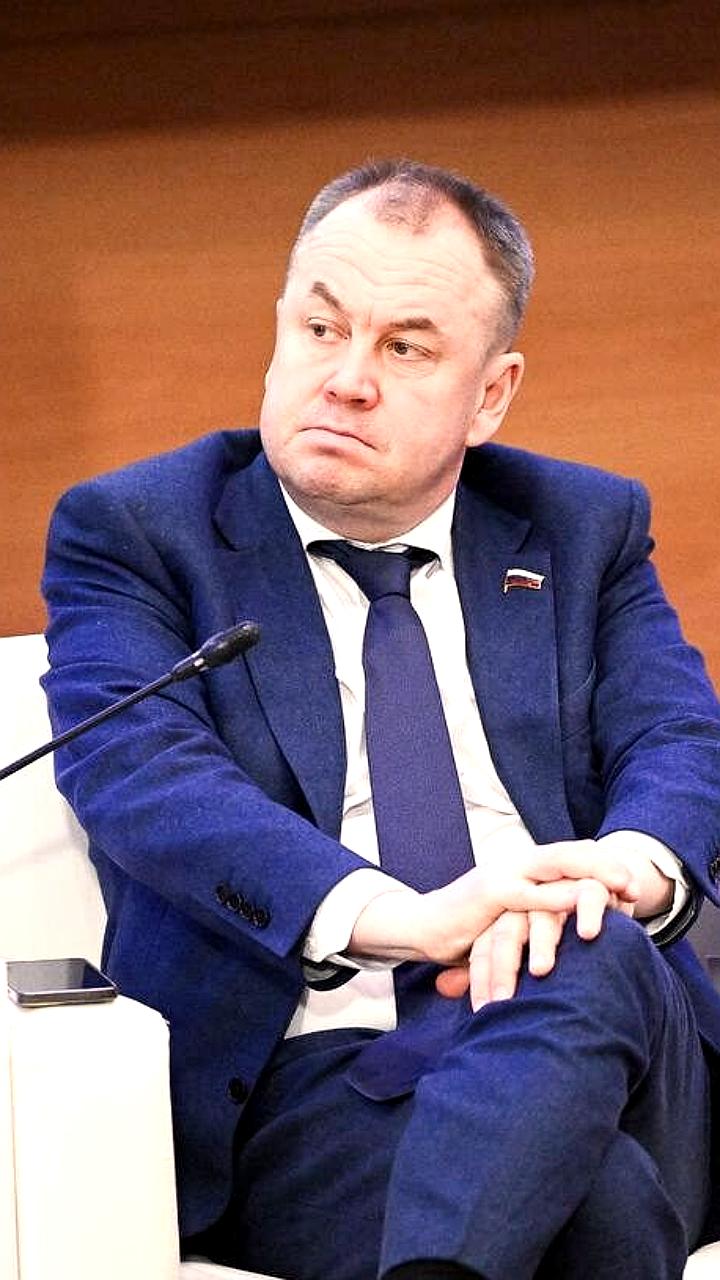 ЛДПР освободила Станислава Наумова от должности первого зама в Госдуме