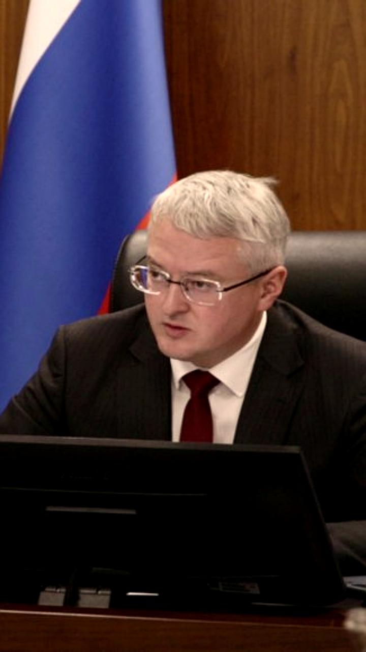 Губернатор Камчатского края Владимир Солодов требует улучшения снегоуборки в Петропавловске