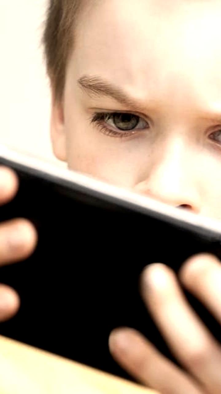 Общественная палата России предлагает ограничить доступ к социальным сетям для молодежи