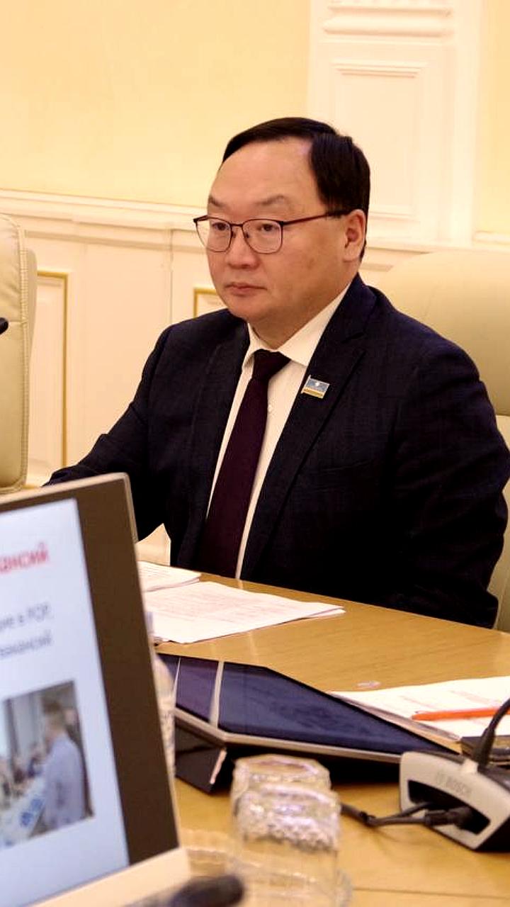 Заседания трехсторонних комиссий в Якутии и Иркутске: поддержка молодежи и семей участников СВО