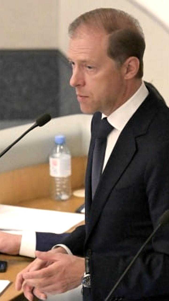 Россия укрепляет лидерство в атомных ледоколах и автономном судовождении, сообщает Денис Мантуров