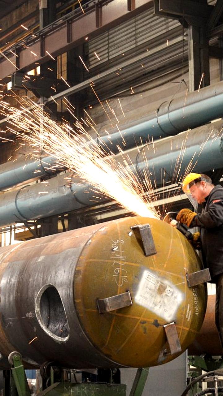 Рост промышленности в России: военный сектор против гражданского