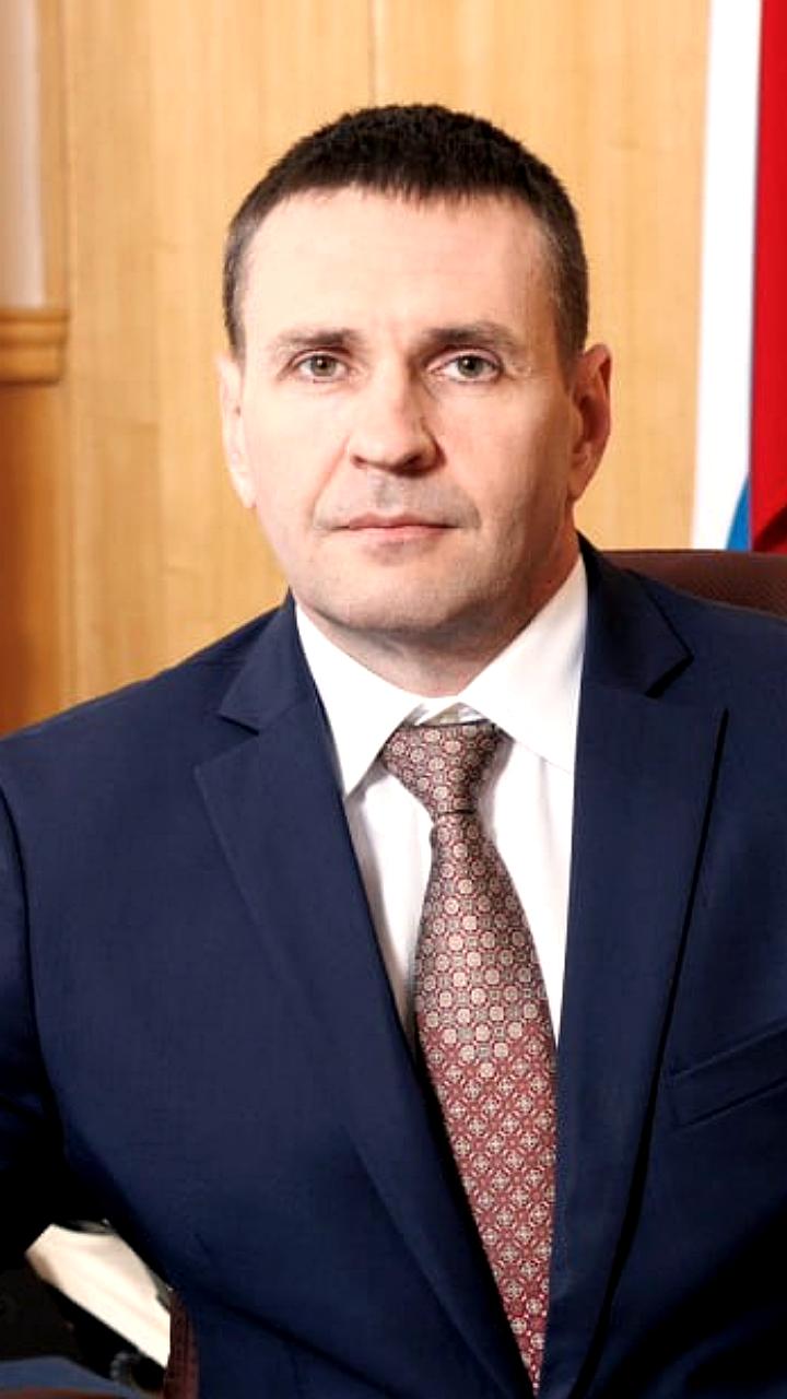 Губернаторы Хабаровского края и Москвы поздравили работников ЗАГС с профессиональным праздником