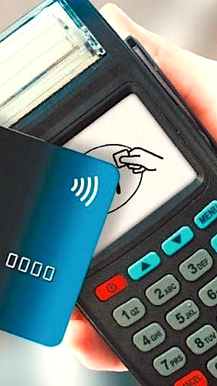 Доля безналичных платежей в России превышает 80% по данным Сбербанка