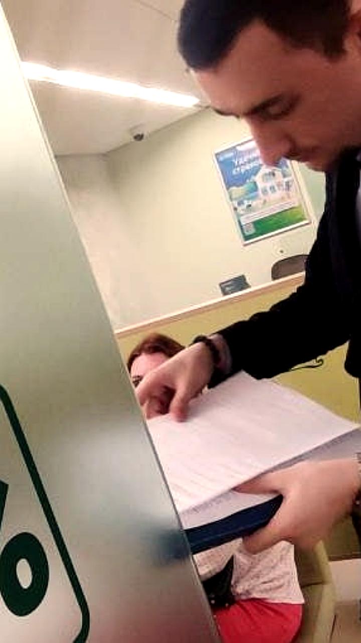 Российские банки в 2025 году сократили выдачу потребкредитов вдвое