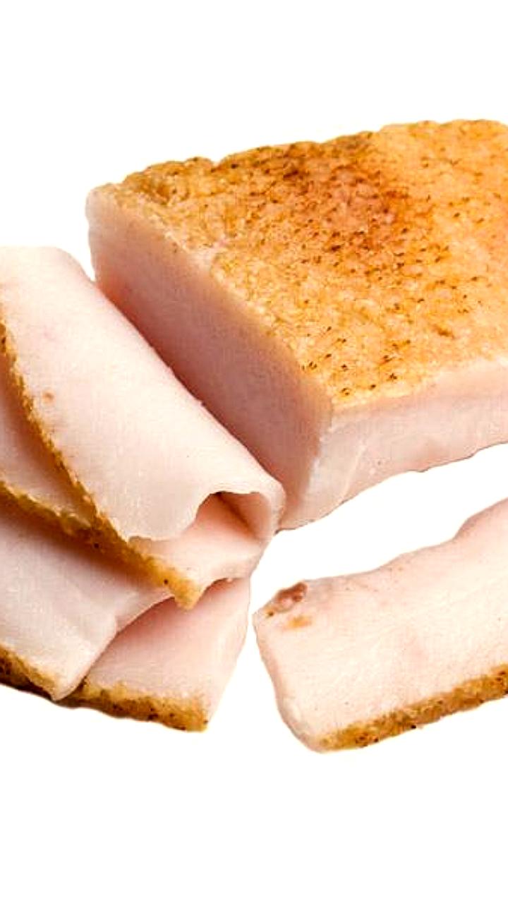 Экологи призывают москвичей подкармливать птиц, а петербургские скворцы остаются зимовать в городе