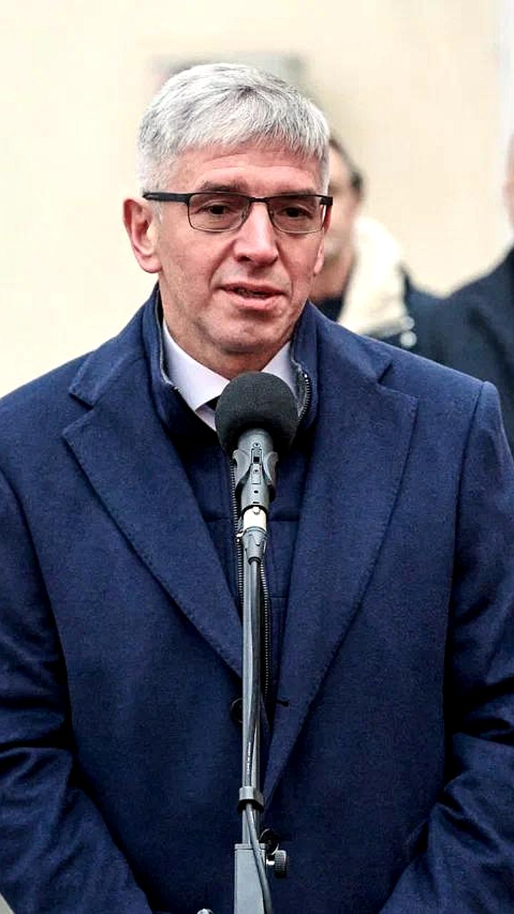 В Москве открыт памятник создателям фильма 'Семнадцать мгновений весны'