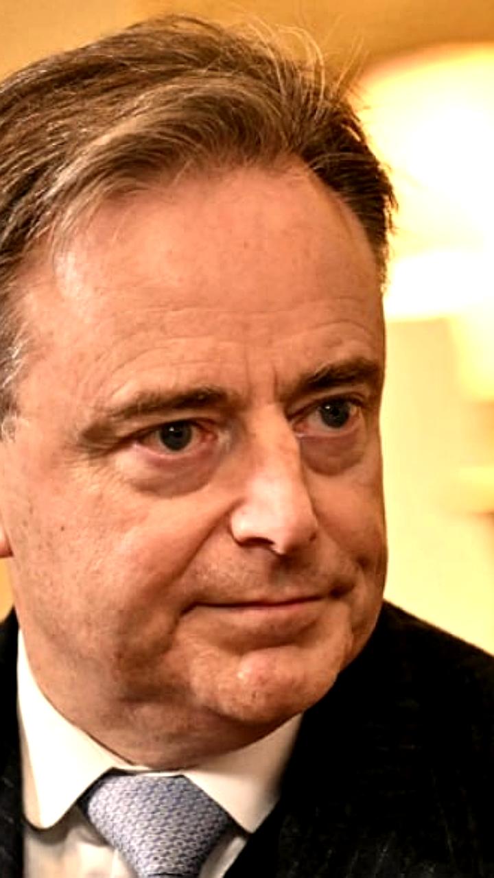 Премьер-министр Бельгии Барт де Вевер шутит о даче в Санкт-Петербурге после саммита ЕС