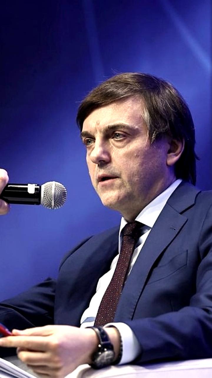 Обновление школьного курса информатики и естественно научных предметов: эксперты обсуждают новые подходы на Всероссийском форуме