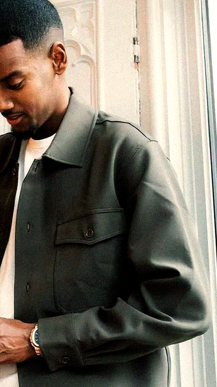 Александер Исак стал лучшим футболистом Швеции и приобрел добермана для охраны