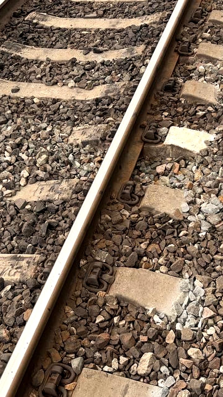 Обломки БПЛА задержали движение поездов в Воронежской области