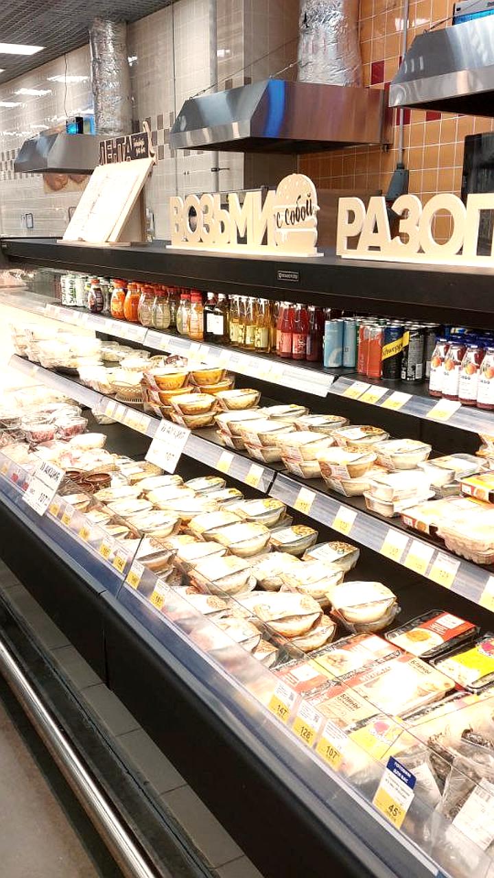 Россияне выбирают готовые блюда для новогоднего стола, чтобы избежать стресса